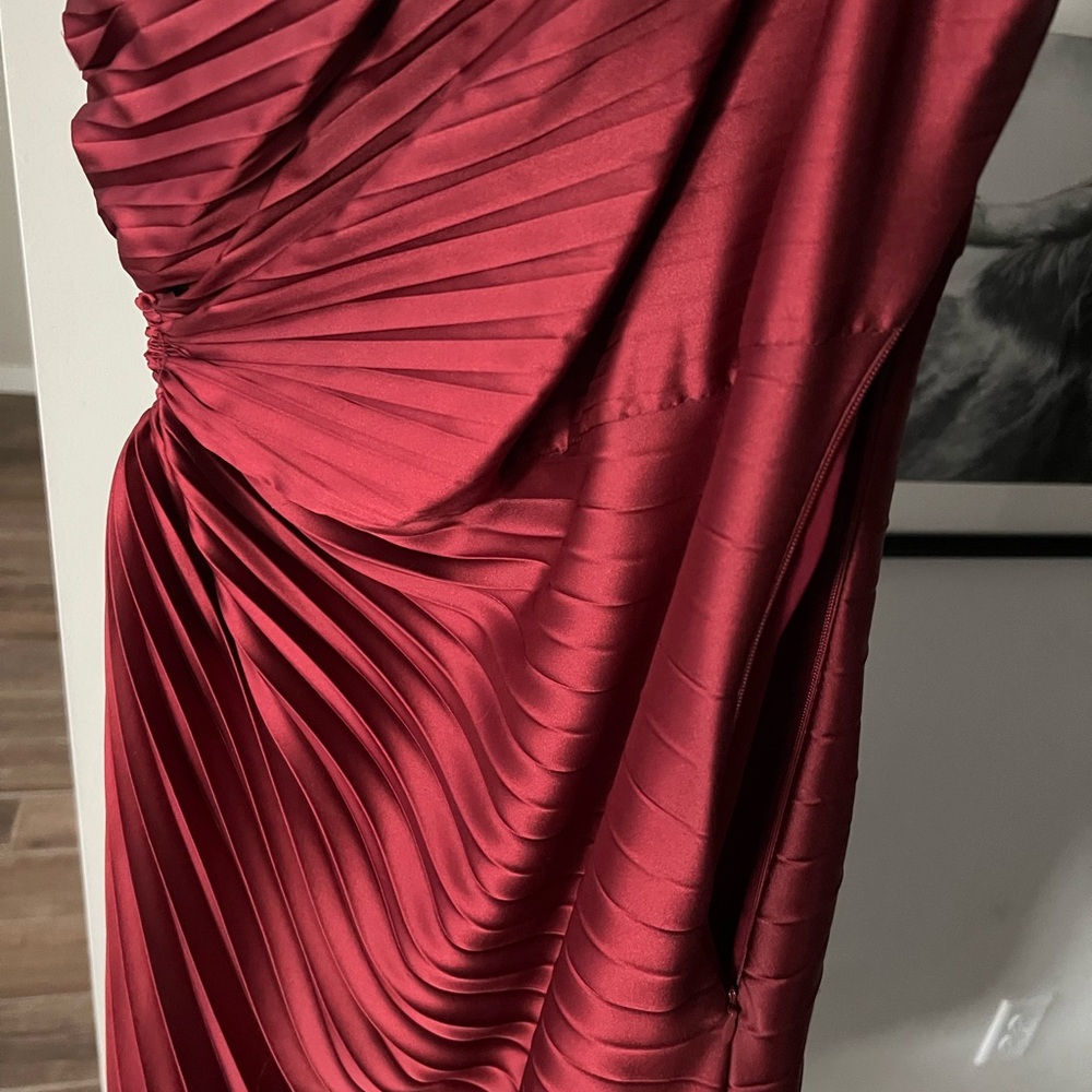 Elegant One-Shoulder Satin Red Dress - Picture 4 of 5